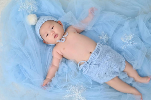巴音郭楞蒙古三岁宝宝肚子大